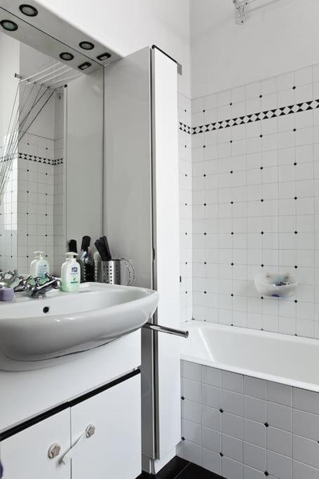 Apartment With Terrace In Central Milan Bagian luar foto