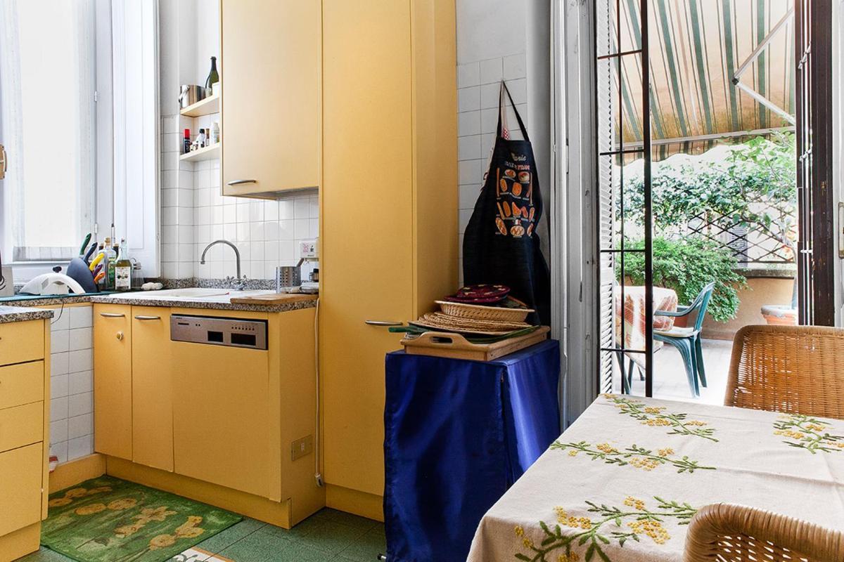 Apartment With Terrace In Central Milan Bagian luar foto